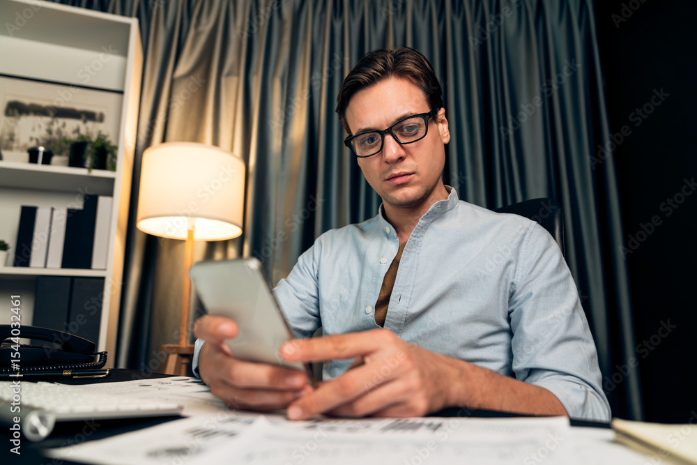Poster smart businessman analyzing business paragraph dynamic database marketing analysis on smartphone sur