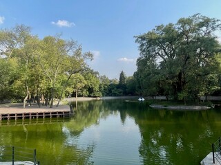 Fototapeta premium A view of lake in the city park in Mexico city