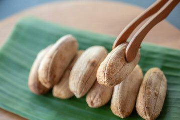 A bunch of bananas are on a green leaf