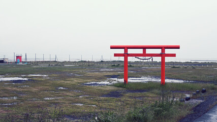 久津間海岸の赤鳥居