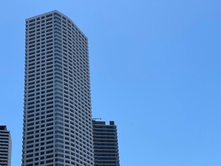 Obraz premium 神田川4月：西新宿の高層ビル 2025/4/16