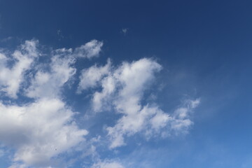 Obraz premium Clouds come in various shapes.