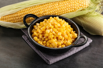Canned sweet young corn grain