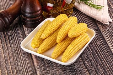 Canned baby mini corn cob