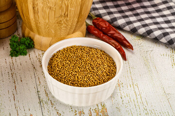 Dry mustard seeds in the bowl
