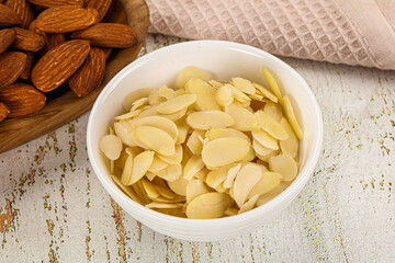 Sliced almond nut for culinary