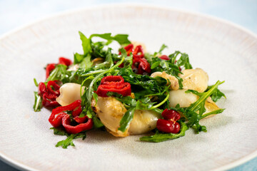 Calamari with salad and red peppers