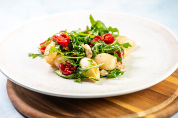 Calamari with salad and red peppers