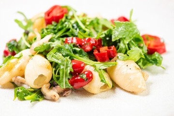 Calamari with salad and red peppers