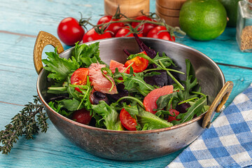 Salad with salmon and arugula