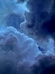 Dark Storm Clouds: Approaching Thunderstorm Sky