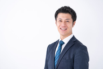 ビジネス　男性　白バック