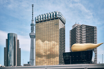 Grattacieli e costruzioni futuristiche a Tokyo.
