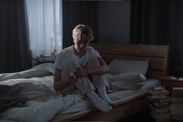 Lady confused by effect of pills taking to heal mental disease at home
