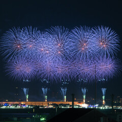 大阪・関西万博の会場近くで打ち上げられた花火