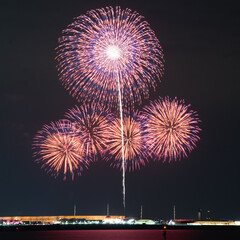 大阪・関西万博の会場近くで打ち上げられた花火