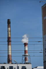 elektrociepłownia Wrocław Polska miasto kominy czerwono białe dym © Miroslaw