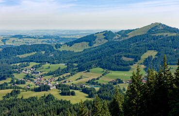 Obraz premium Jungholz von oben mit Reutter Wanne im Hintergrund