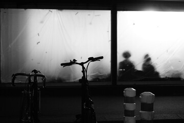 Couple sitting behind a blurry Virine in the street of Paris at night © Guillaume