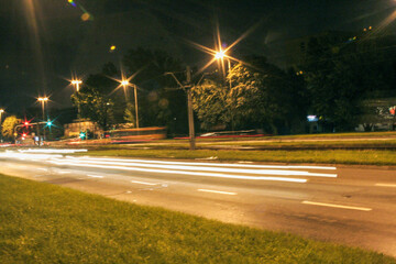 miasto nocą