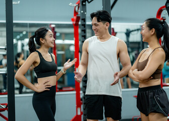 Gym goers chatting and enjoying a break between exercises