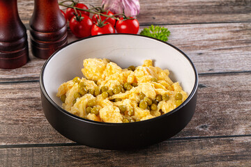 Scrambled egg omelet with green peas