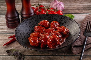 Beef meatballs with tomato sauce