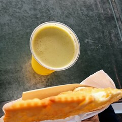 pastel with sugarcane juice