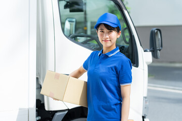 ドライバーの若い女性