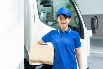 ドライバーの若い女性