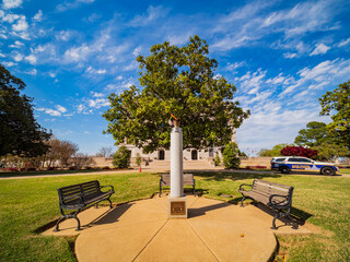 Sunny exterior view of the garden of Arkansas State Capitol building