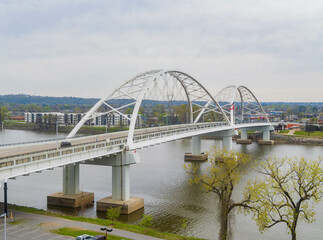 Fototapeta premium Beautiful sunset view of the famous Broadway Street Bridge in downtown Little Rock