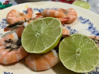 Cooked Shrimp Served with Half a Lemon