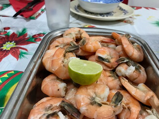 Cooked Shrimp Served with Half a Lemon
