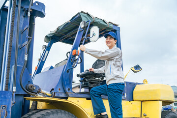 Male worker getting into a forklift © metamorworks