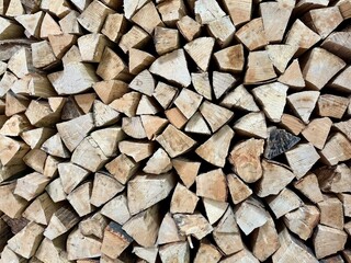 積み込まれた薪 
