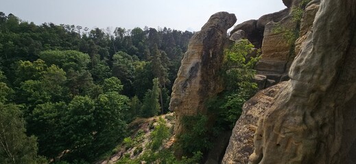 Klusfelsen an einem sonnigen Frühlingstag, bei Halberstadt, Harz, Huy, Sachsen-Anhalt