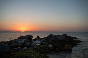 Wschód słońca nad morzem egejskim w Paralia Katerinis Grecja