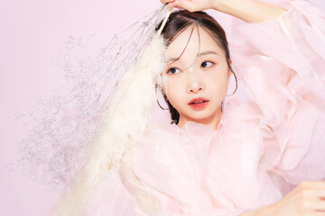 女性の美容ポートレート　スキンケア　コスメ