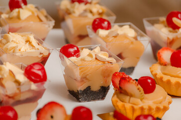 Dulce postre con frutas 