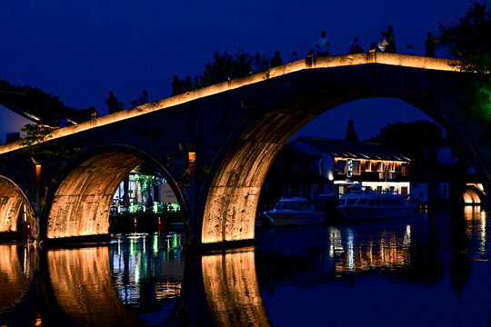 上海近郊・朱家角の夕暮れ