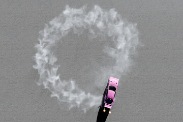 ピンク色の改造車でドーナツターンとドリフトするイメージ
