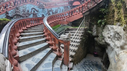 Obraz premium Gupteshwor Mahadev Temple Staircase – Pokhara, Nepal