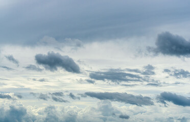 6月の空　朝の曇り空と印象的な雲01