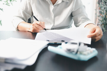 Sale agent deal to agreement successful car loan contract with customer and sign agreement contract Insurance car concept. Car dealer businesswoman signing car insurance document or lease paper.