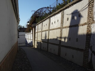 [Spain] Quiet and empty alley in The Albaicín (Granada)