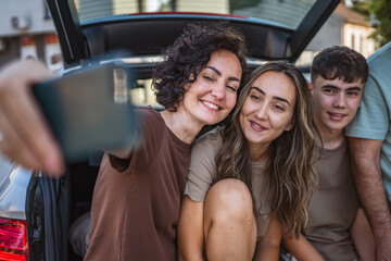 mother take a self portrait with family before road trip