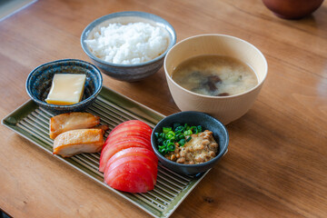 Healthy Japanese Breakfast with Miso Soup and Natto｜納豆と味噌汁の健康的な和朝食
