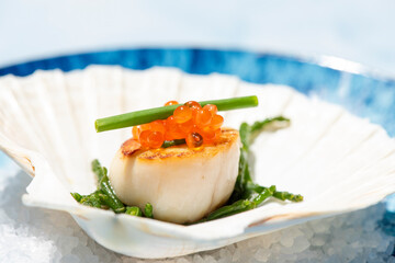 scallop with red caviar