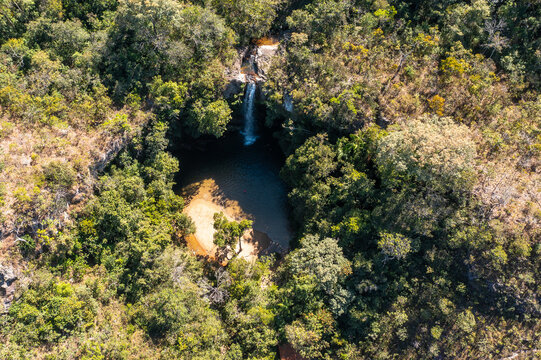 Aerial view of Cachoeira do Abade (Abade Waterfall) and its surroundings in Piren&oacute;polis. Goi&aacute;s, Brazil.